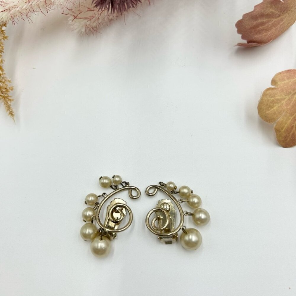 Vintage Coro Faux Pearls Clip on Earrings - Picture 2 of 5